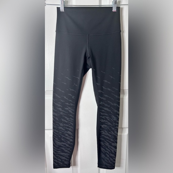 Lululemon Lunar New Year Wunder Under High-Rise Tight 25"- Black/ Size 6 - Picture 6 of 9